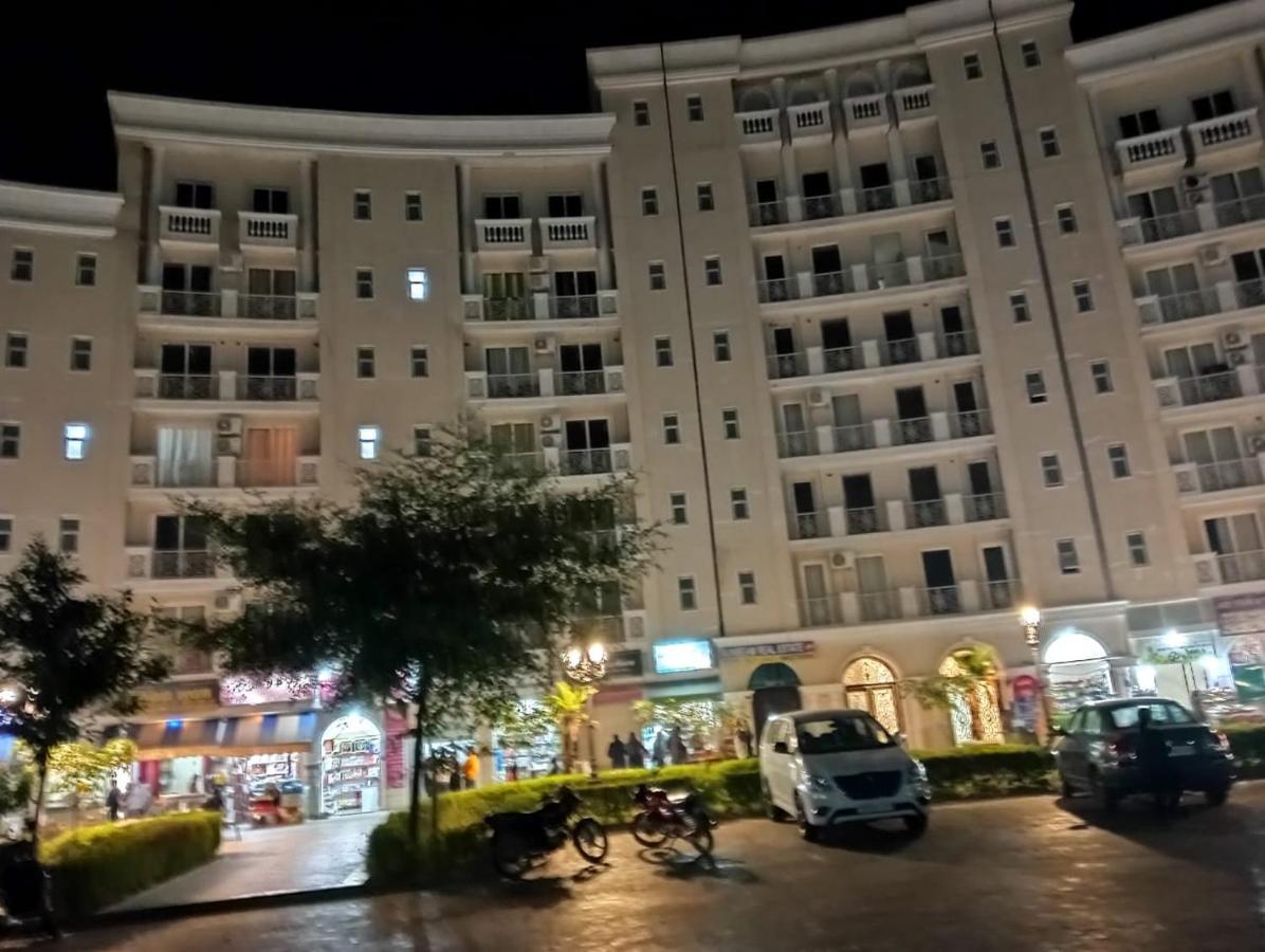 Apartament Omaxe Krishna Aavas Vrindāvan Zewnętrze zdjęcie
