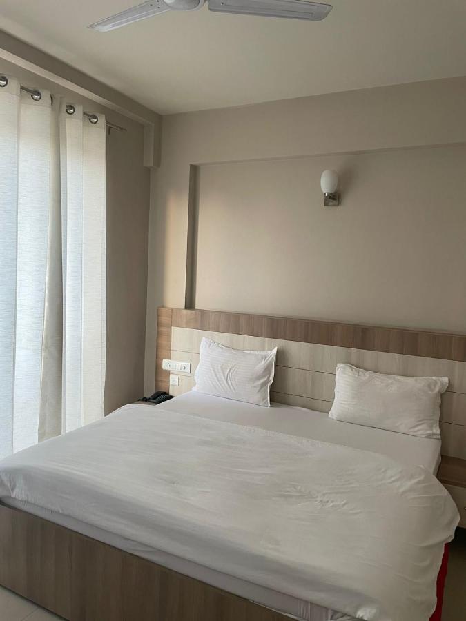 Apartament Omaxe Krishna Aavas Vrindāvan Zewnętrze zdjęcie
